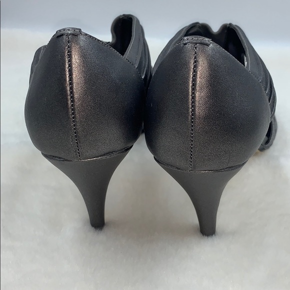 Ann Marino Logan Pewter Heels - Picture 5 of 8